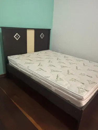 Vendo cama de casal e colchão de casal