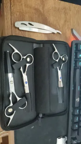 Kit de Tesouras para Cabelo Profissional UMI TOOLS 6.0 +brinde (navalha de aço inoxidável)