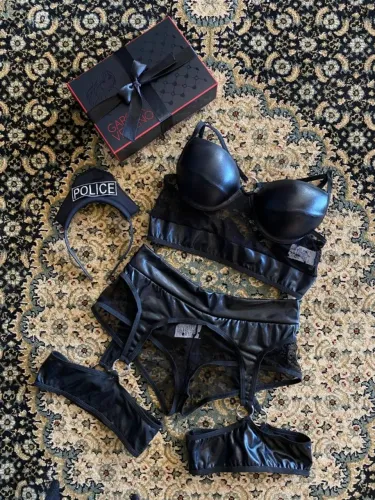 Fantasia Policial com Perneiras