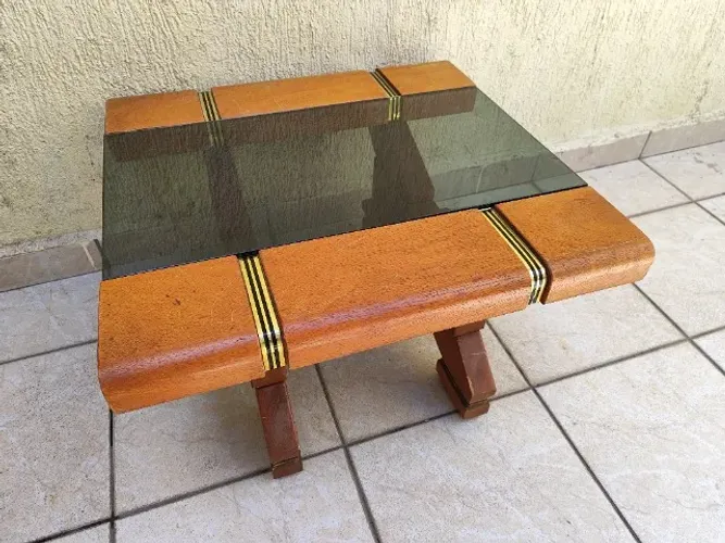 Mesa de Centro em Madeira com Tampo de Vidro Fumê - Retrô / Vintage Decorativa