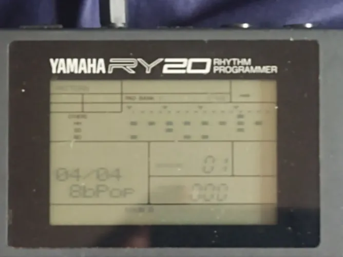 Bateria eletrônica portátil Yamaha RY20 Rhythm Programmer