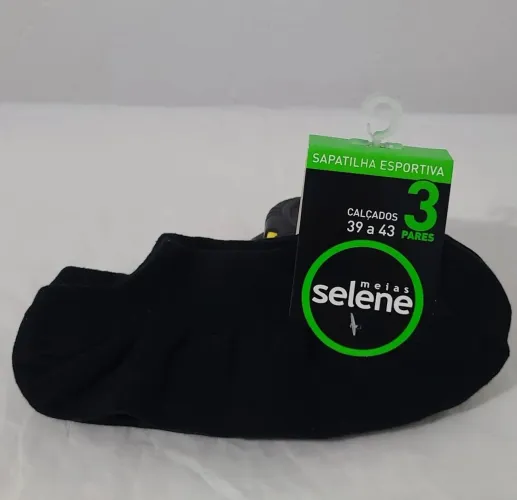 Meias Pretas Kit com 3 pares, bonita, nova, original, confortável, macio de usar.