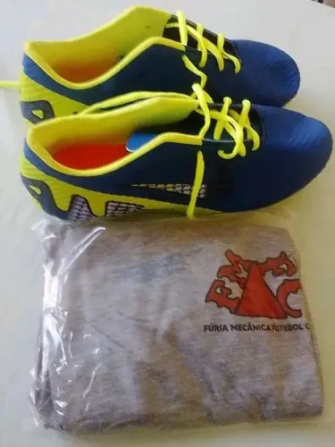 Chuteira de campo e camisa +caneleira 
