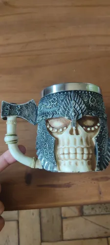 Caneca de caveira viking