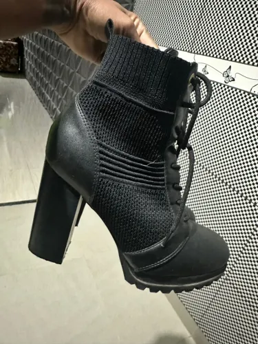 Bota Vizzano feminina preta com salto