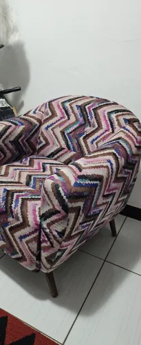 Poltrona Bourbon em Veludo Light e Pés Palito