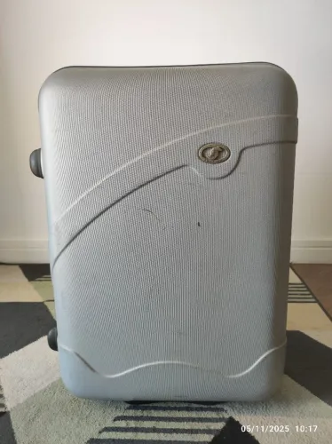 Mala grande extensiva usada - Marca Santino