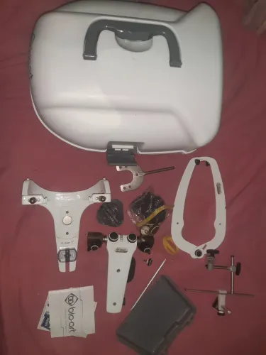 Articulador com arco facial e caixa material odontólogico