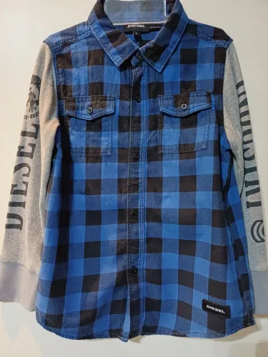 Camisa xadrez infantil Diesel , azul e preto com bolsos frontais, tam.5.