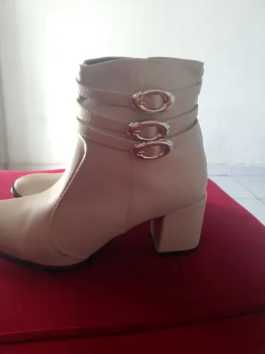 Bota cano baixo Branca