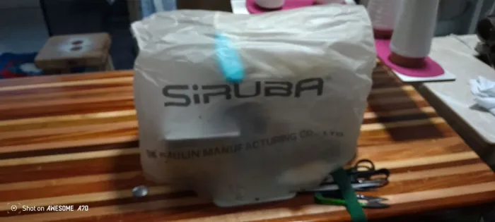 Máquina interloque/ overloque siruba