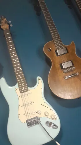 2  guitarras por 1 LES PAUL + Strato 
