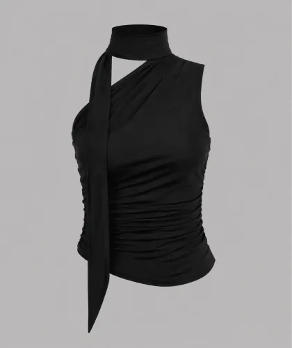 Blusa preta com faixa e gola