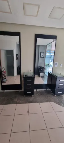 Espelhos com painel para salão de beleza 