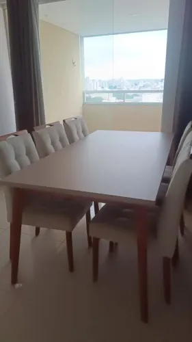 Mesa de jantar retangular 0,90 x 1,80 tampo em madeira cor avelã + 6 cadeiras em linho cr