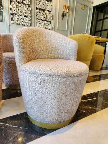 Poltrona giratória boucle rosa claro