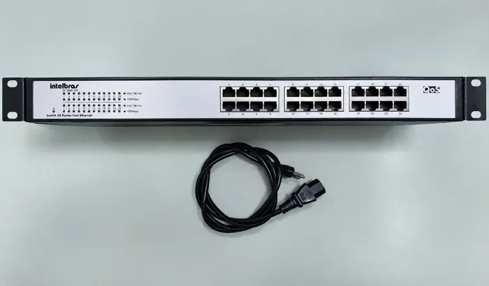 Switch Intelbras 24 Portas Fast Ethernet QoS SF 2400 QR 100-240v Completo