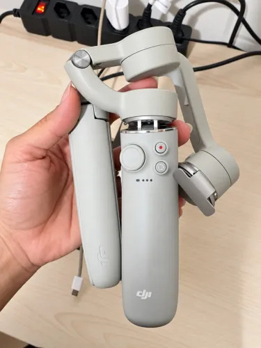 DJI OM 5 Gimbal Estabilizador para Celular com Bastão Extensível