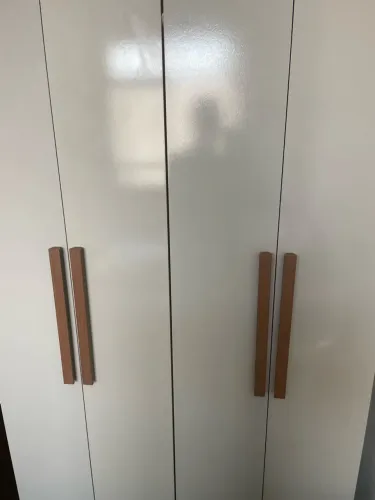 Guarda-roupas muito conservado