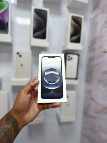 IPHONE 16e 128GB NOVO<br>R$ 3.799,00
