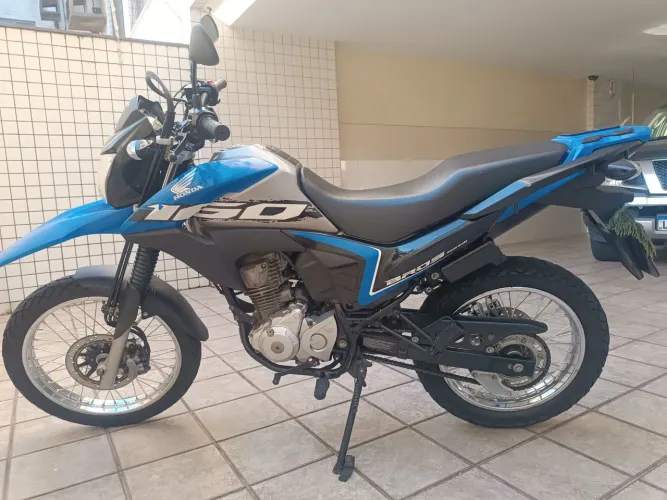 Vendo uma Bros moto muito bem conservad