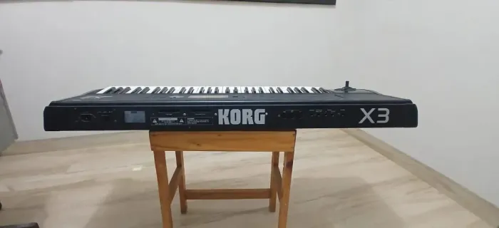 Teclado Korg X3