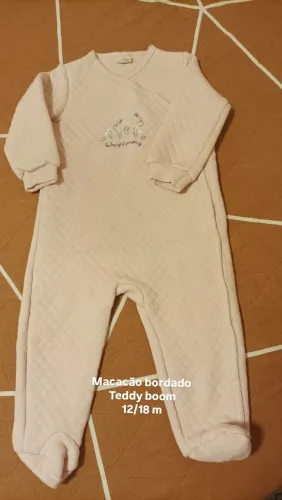 Lote Macacão bebe e calças 