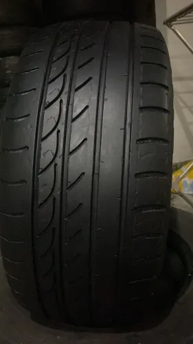 Pneu 235/45/17 Riscado