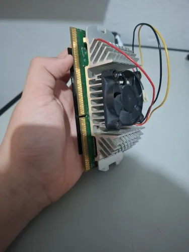 Vendo Kit com placa de video Gigabyte GA-81865GME-775 processador e outras coisas chama pv