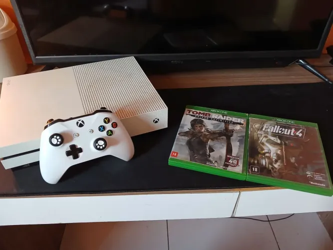 Xbox one S 1tb, 1 controle + 2 jogos