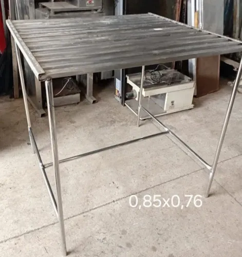 Mesa Inox Tampo Ripado 0,85x0,76 Cm