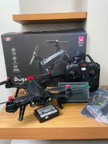 Drone Bugs 6 com câmera e tela display 4.3"