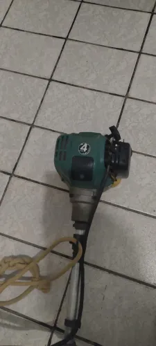 Vende se Roçadeira Makita 4 stroke