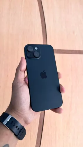 iPhone 15 sem marcas de uso bateria 96%
