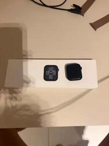 Apple Watch SE 2ª Geração GPS 40mm - Estado de Novo, Caixa e Carregador