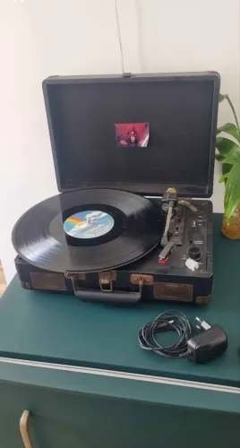 Vitrola maleta toca-disco