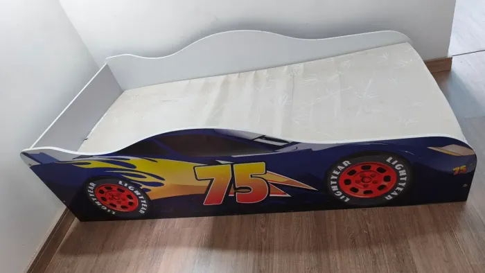 Mini cama carro azul