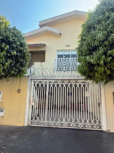 Casa Moderna, Segura e Pronta para Morar - 3 Quartos (1 Suíte) com Planejados-