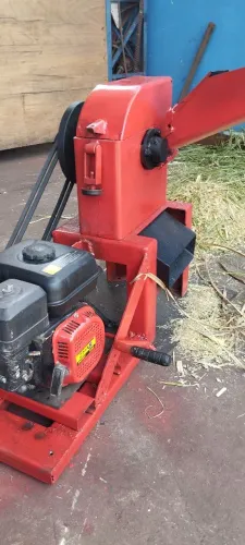 Triturador de ração. Gasolina 