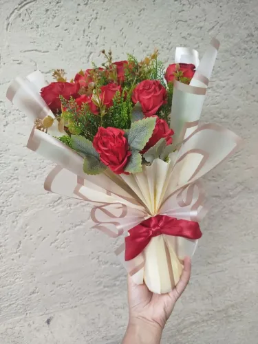 Buquês de flores artificiais a partir de 40,00