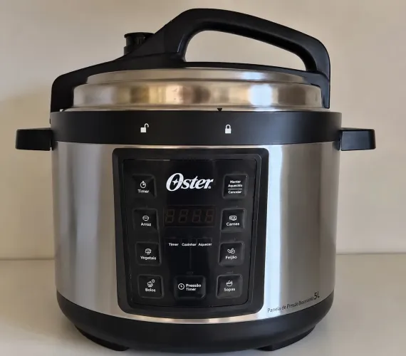 Panela de pressão oster nova