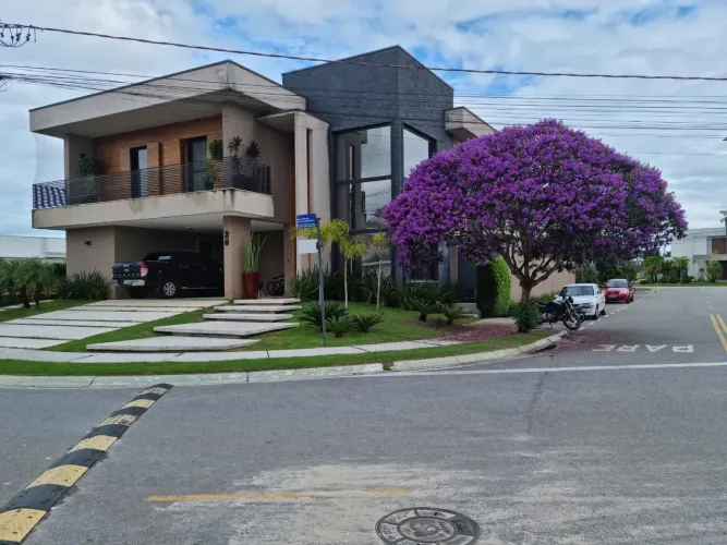 Sobrado para venda possui 490 metros quadrados com 3 quartos em Condomínio San Marco - Tau