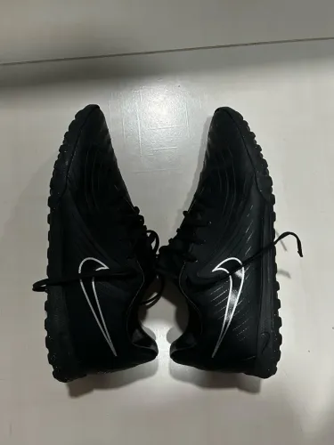 Chuteira Nike phantom society