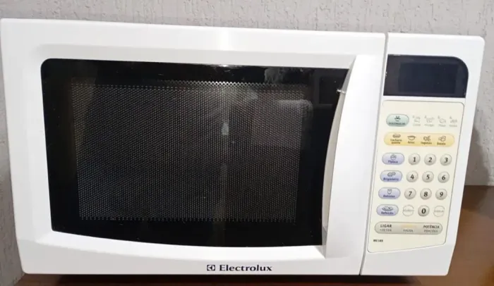 Vendo microondas Electrolux 20 litros 