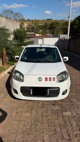 Fiat Uno Sporting 1.4 EVO Fire Flex 8V 4P 2012