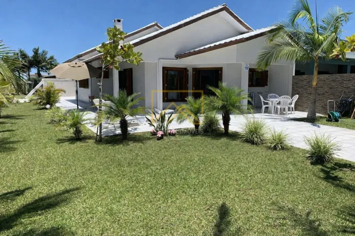 Casa à venda no bairro Centro - Arroio do Sal/RS