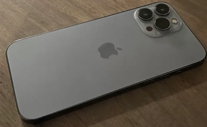 iPhone 13 Pro Max em ótimo estado