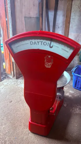 Balança antiga em ótimo estado de conservação 