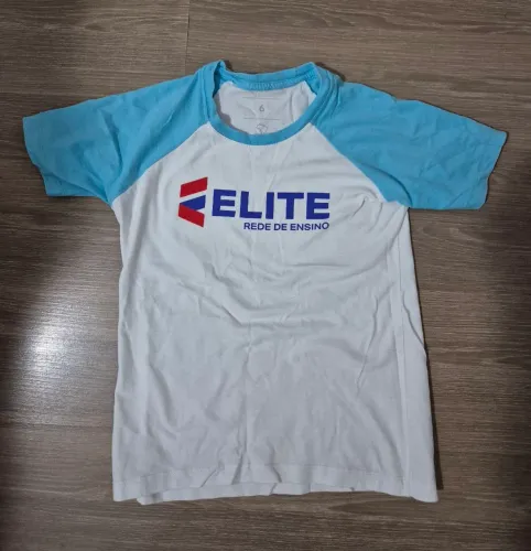Kit com 3 camisas e 1 calça do colégio Elite