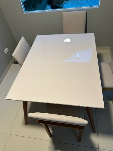 Mesa com 4 cadeiras